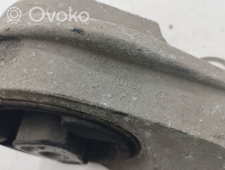 Opel Antara Supporto della scatola del cambio X01187