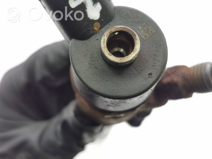 KIA Carens I Injecteur de carburant 3380027400