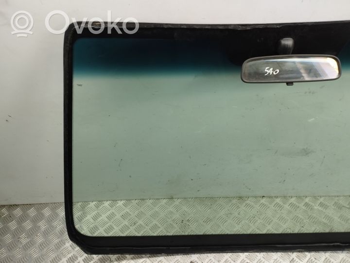 KIA Carens I Front windscreen/windshield window 