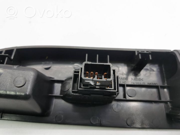 KIA Carens I Electric window control switch 0K2FAB66360