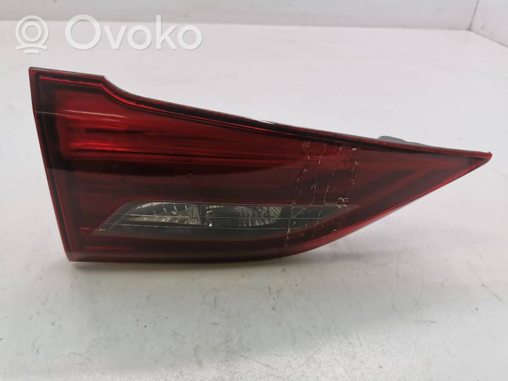 Toyota Avensis T270 Luces portón trasero/de freno E214079