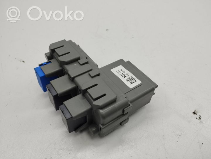 Honda CR-V Module de fusibles V02T1G0031