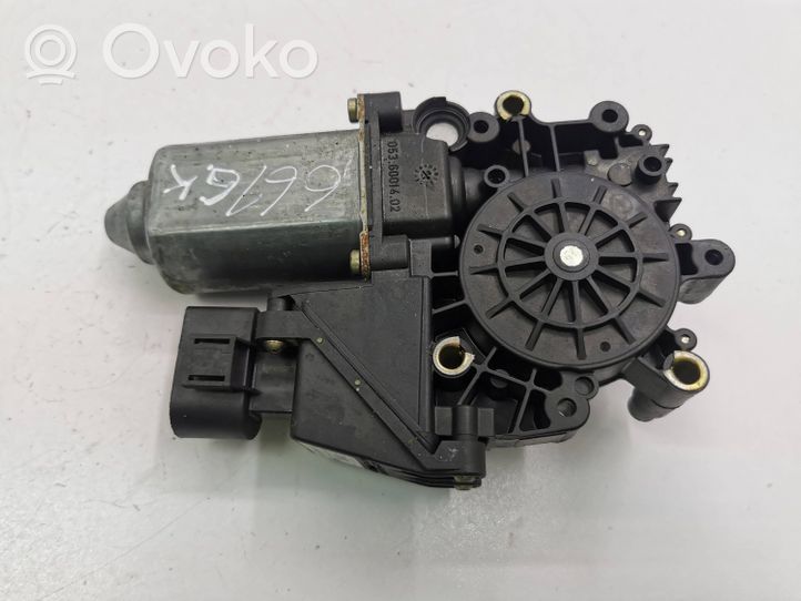 Audi A4 S4 B5 8D Galinis varikliukas langų pakėlėjo 0536001402