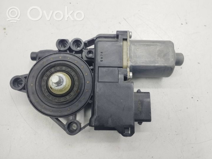 Hyundai i30 Moteur de lève-vitre de porte avant 824602R010