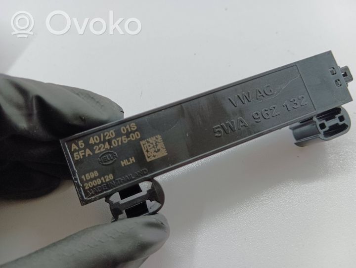 Audi A3 8Y Antena systemu bezkluczykowego 5WA962132