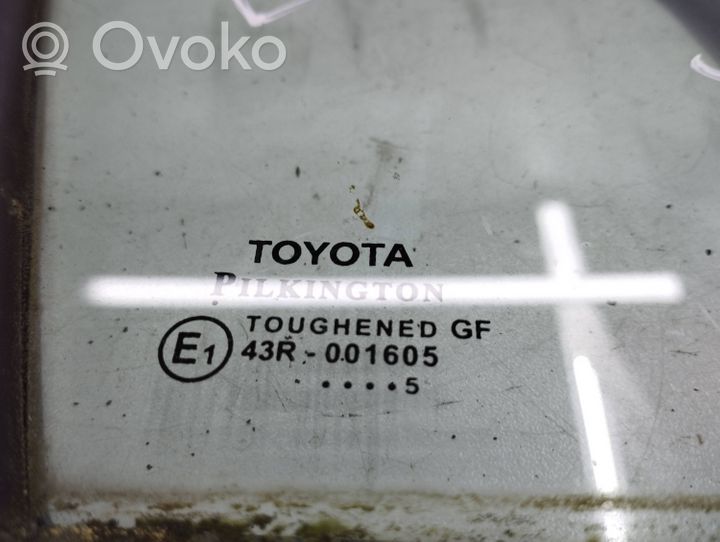 Toyota Avensis T270 Mažasis "A" priekinių durų stiklas (keturdurio) 43R001605