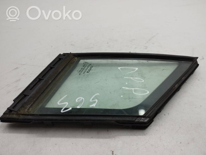 Toyota Avensis T270 Front door vent window glass four-door 43R001605