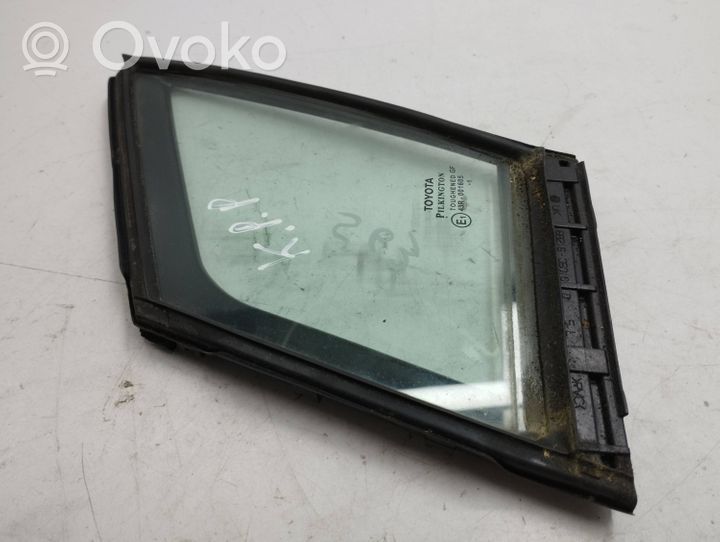 Toyota Avensis T270 Front door vent window glass four-door 43R001605