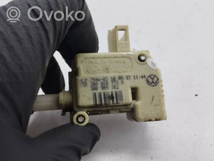 Volkswagen PASSAT B5 Fuel tank cap lock motor 380959782