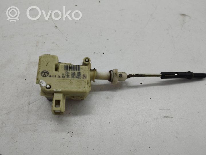 Volkswagen PASSAT B5 Fuel tank cap lock motor 380959782