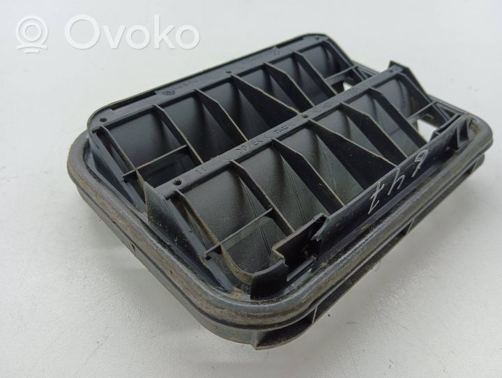 Renault Kadjar Quarter panel pressure vent 7700838358