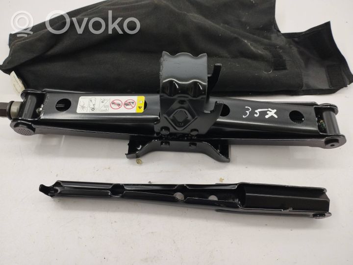 Chrysler Voyager Tool set 04772483ae