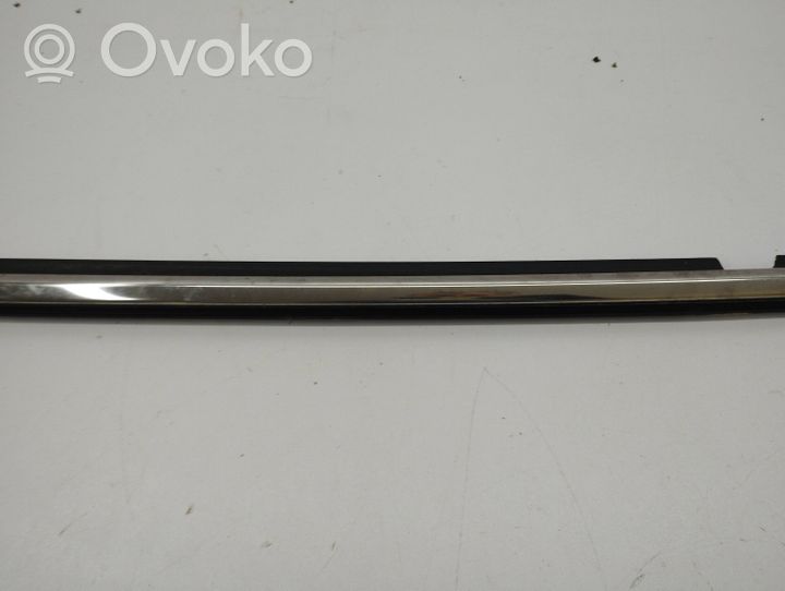 Toyota RAV 4 (XA40) Rivestimento modanatura del vetro della portiera posteriore 