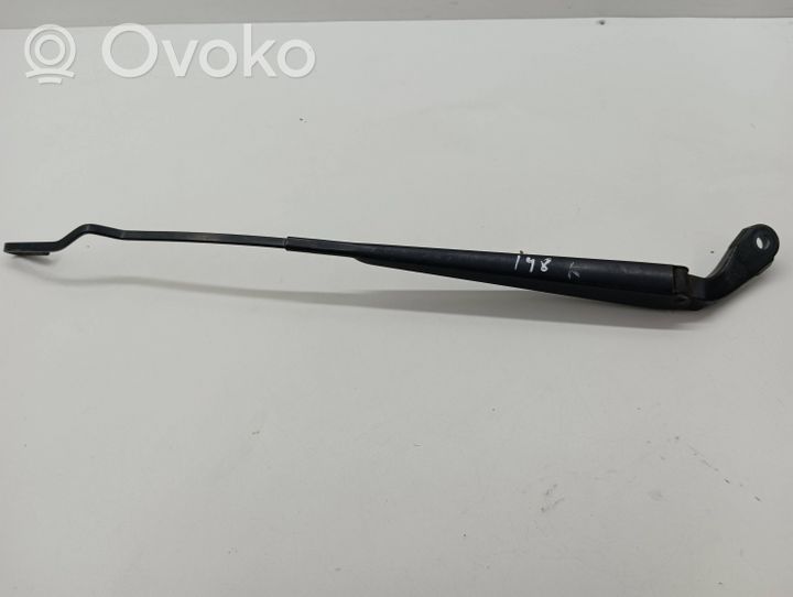 Chrysler Voyager Front wiper blade arm 23109769