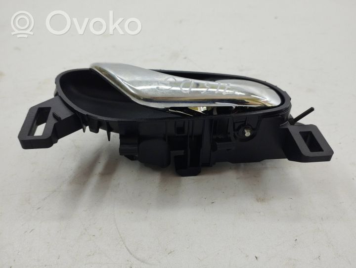 Nissan Qashqai Manecilla interna puerta trasera 80670