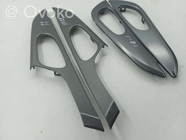 Nissan Qashqai Set di rivestimento del pannello della portiera 80682HV51A