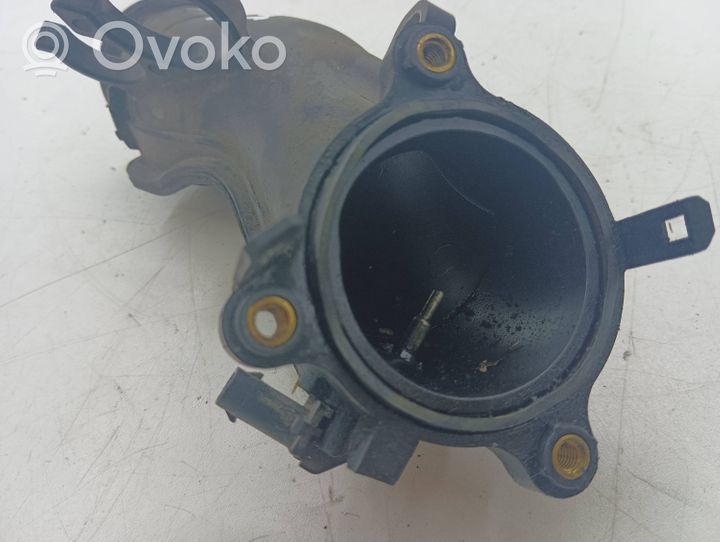 Toyota Avensis T270 Wąż / Rura intercoolera 3465415