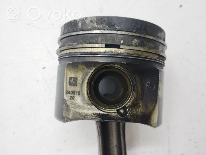 Toyota Avensis T270 Piston avec bielle 240615