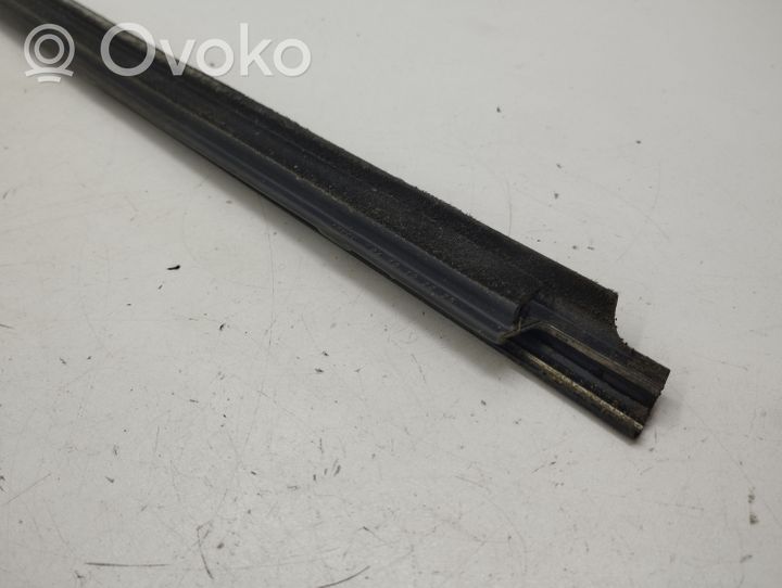 Toyota Corolla E120 E130 Rivestimento modanatura del vetro della portiera anteriore 