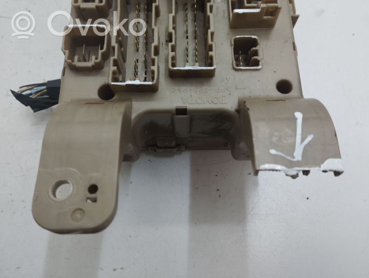 Toyota Corolla E120 E130 Module de fusibles 8264102040