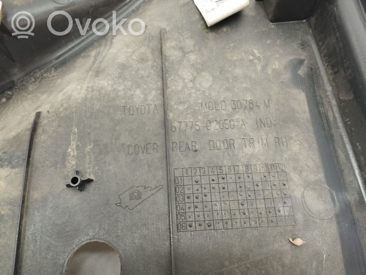 Toyota Corolla E120 E130 Apmušimas galinių durų (obšifke) 6761302070