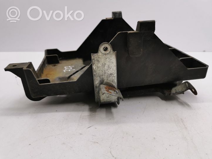 Mazda CX-7 Boîte de batterie K6805