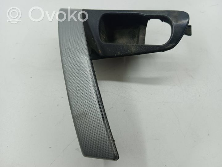 Nissan Qashqai Obudowa klamki wewnętrznej drzwi przednich 08950JD000