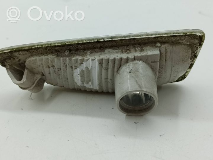 Opel Astra J Indicatore di direzione del parafango anteriore 13273104