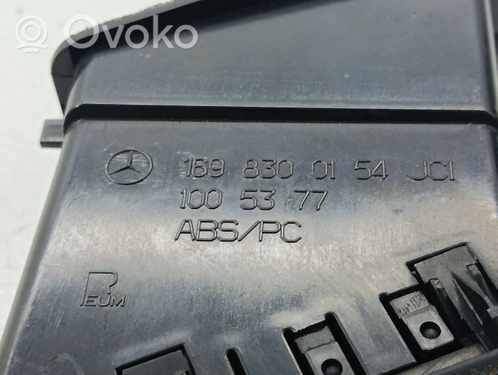 Mercedes-Benz B W245 Kojelaudan sivutuuletussuuttimen kehys 1698300154