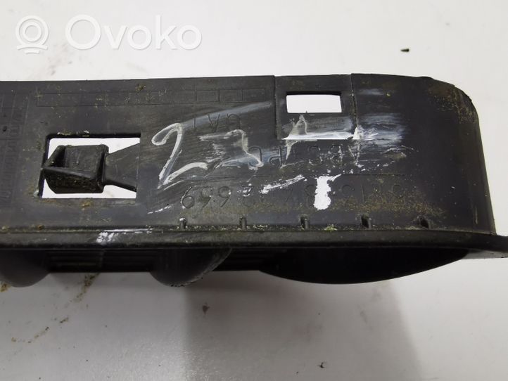 BMW X5 E53 Ugello a spruzzo lavavetri per parabrezza 8402669