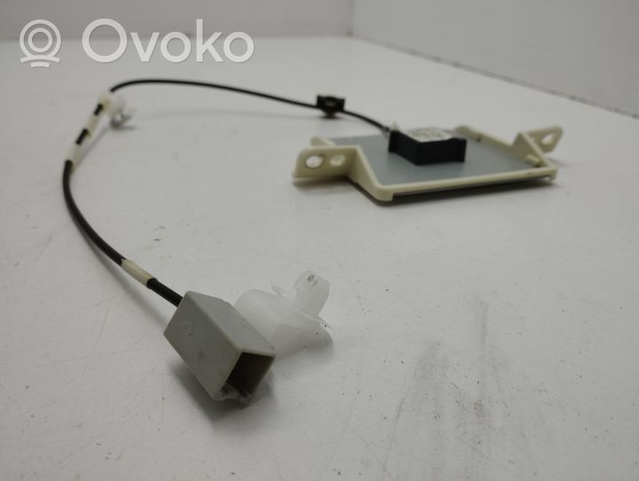 Toyota RAV 4 (XA40) Antenna GPS 8686042051