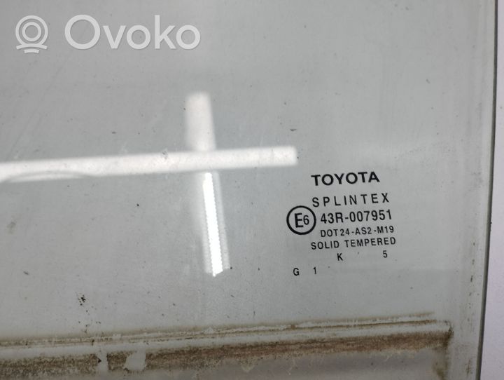 Toyota Corolla E120 E130 Szyba drzwi przednich 