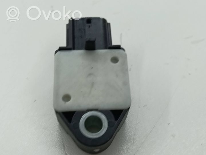 Toyota Corolla E120 E130 Sensore d’urto/d'impatto apertura airbag 8983102050