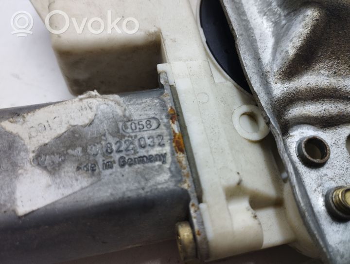 Toyota Avensis T250 Elektryczny podnośnik szyby drzwi tylnych 0130822032