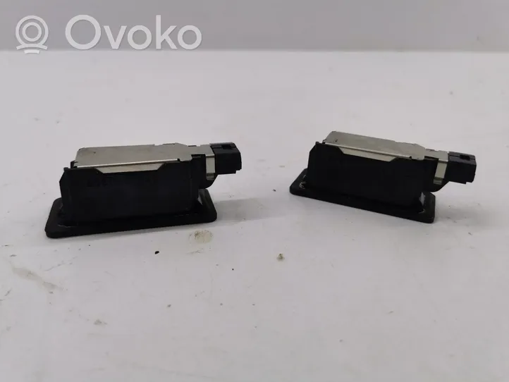 BMW X5 E70 Lampa oświetlenia tylnej tablicy rejestracyjnej 7176934