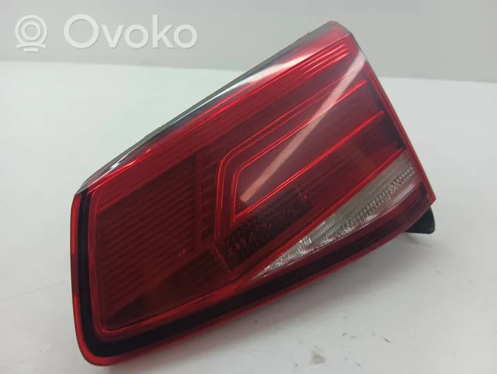 Volkswagen PASSAT B8 Lampy tylnej klapy bagażnika 3G9945094E