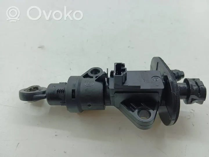 Volkswagen PASSAT B8 Clutch master cylinder 6284600748