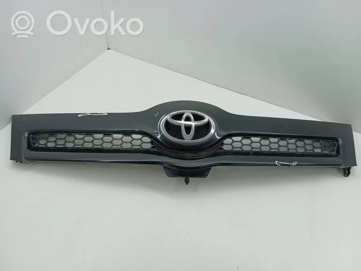 Toyota Corolla Verso AR10 Grotelės priekinės 531170F010