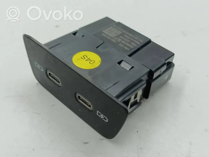 Volkswagen Golf VIII Connettore plug in USB 2G6035954