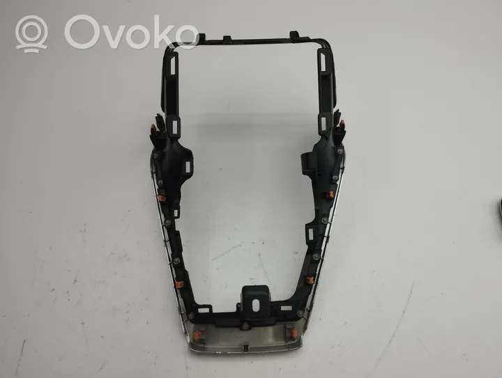 Toyota RAV 4 (XA50) Garniture de panneau console centrale 5880542100