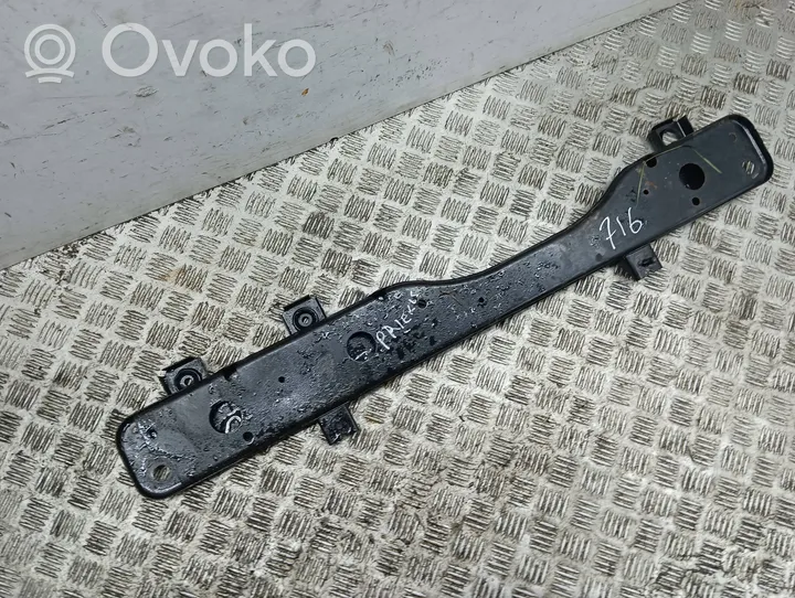 Nissan Qashqai Traverse inférieur support de radiateur 