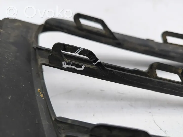 Volkswagen Golf VIII Grille inférieure de pare-chocs avant 5H0853666J