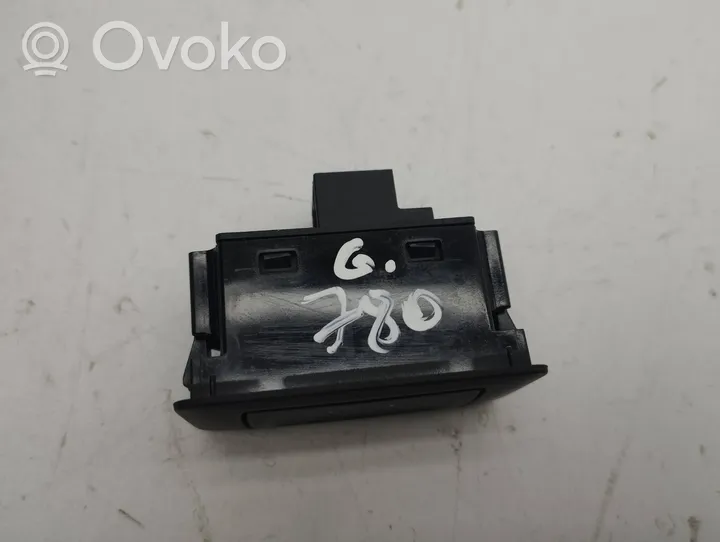 Audi Q2 - Przełącznik / Przycisk otwierania klapy bagażnika 4g0959831c