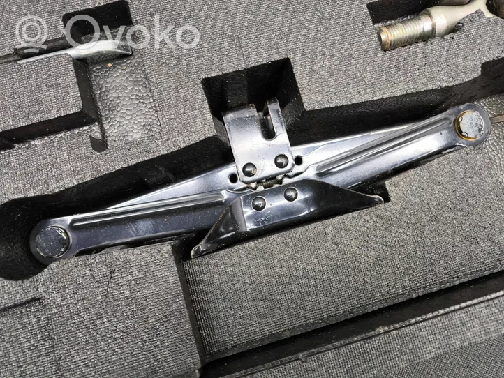 Mazda CX-5 Kit d’outils KD53688MXB