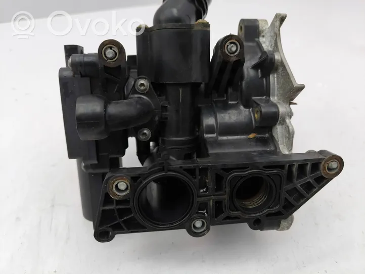 Audi A6 S6 C7 4G Pompe de circulation d'eau 06L121111J