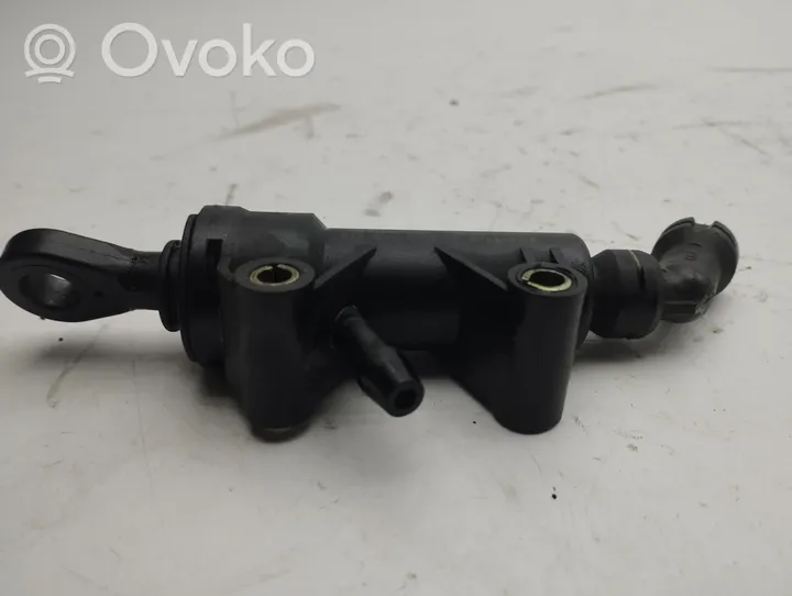 BMW 5 E39 Główny cylinder sprzęgła 21521165010