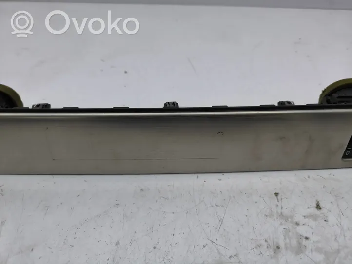 Volvo V70 Grille d'aération centrale 30643315