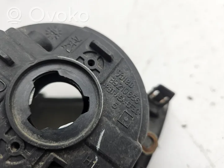 Toyota Yaris Światło przeciwmgłowe przednie 89210656