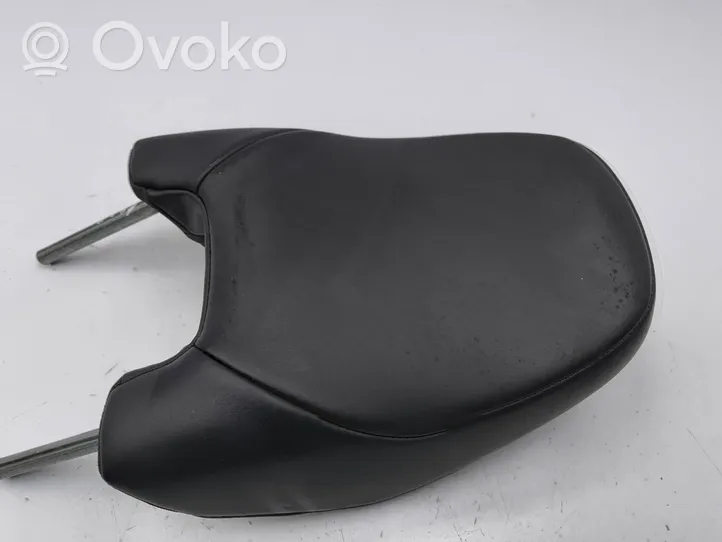 Volvo V70 Front seat headrest 