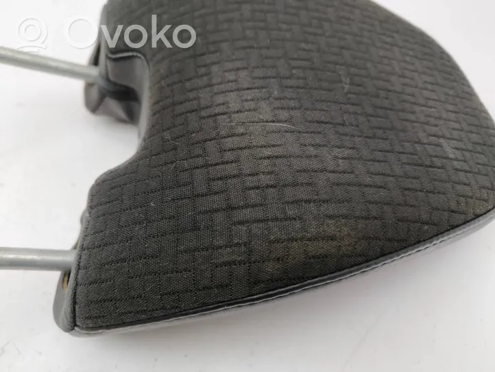 Volvo V70 Front seat headrest 